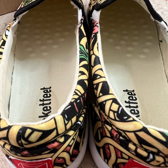 Bucketfeet-Ramen Noodles all Over Size 9.5W Women’s Size 8M Mens - Picture 9 of 11